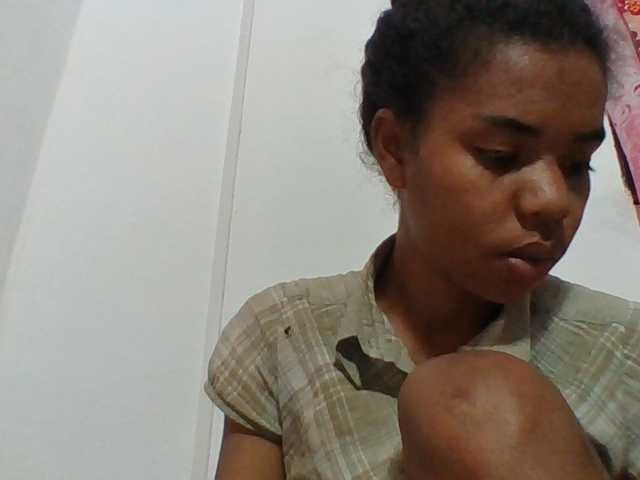 Emelie1a live cam on BongaCams