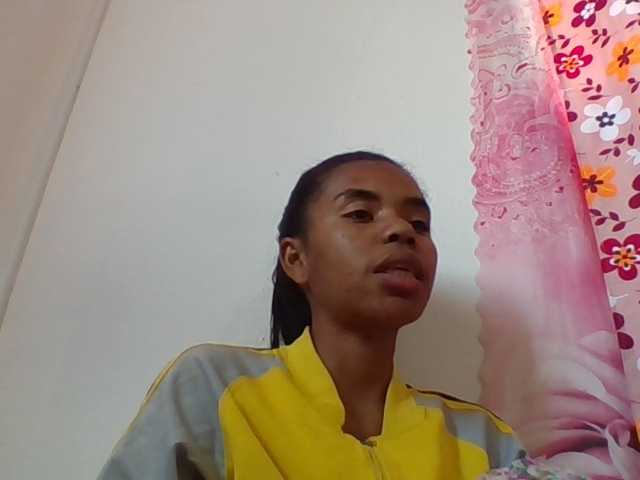 Emelie1a live cam on BongaCams