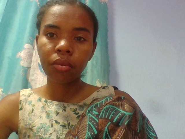 Emelie1a live cam on BongaCams