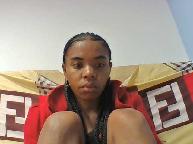 Emelie1a live cam on BongaCams