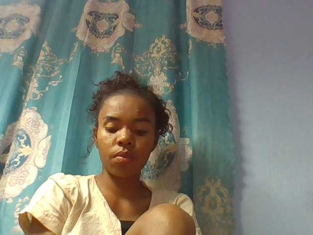 Emelie1a live cam on BongaCams