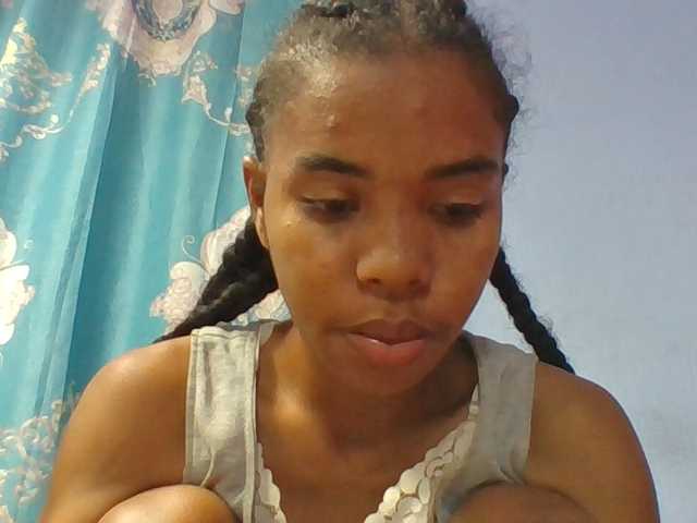 Emelie1a live cam on BongaCams