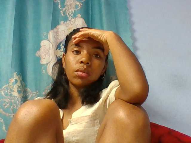 Emelie1a webcam bongacams model stream image