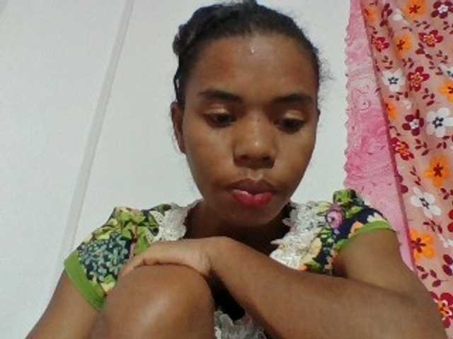 Emelie1a live cam on BongaCams