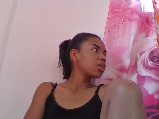 Emelie1a live cam on BongaCams