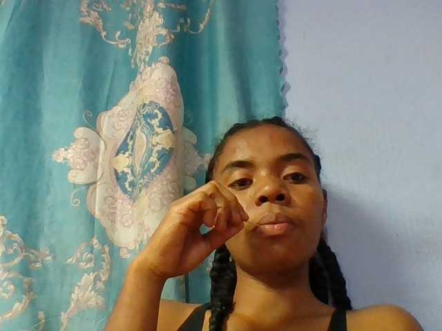 Emelie1a live cam on BongaCams