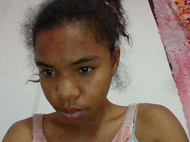 Emelie1a live cam on BongaCams