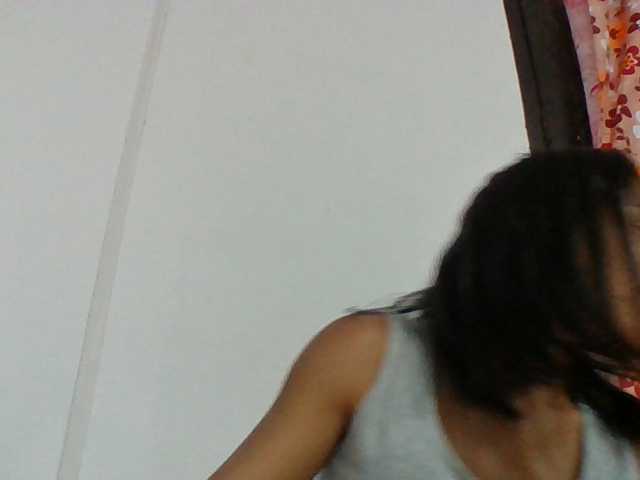 Emelie1a live cam on BongaCams