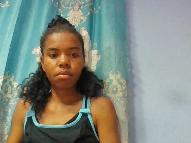 Emelie1a live cam on BongaCams