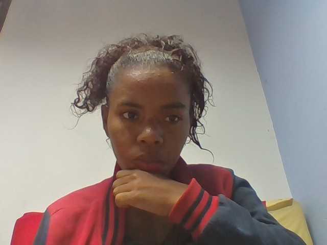 Emelie1a live cam on BongaCams