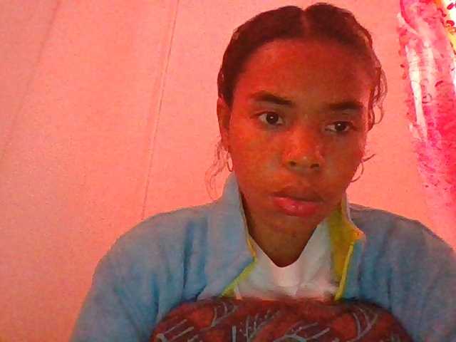 Emelie1a live cam on BongaCams