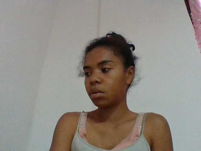 Emelie1a live cam on BongaCams