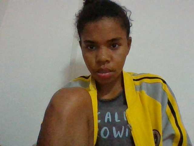 Emelie1a live cam on BongaCams