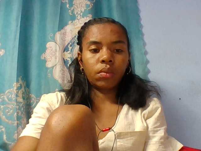 Emelie1a live cam on BongaCams