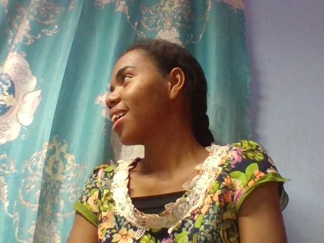 Emelie1a live cam on BongaCams