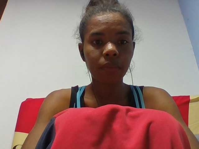 Emelie1a live cam on BongaCams