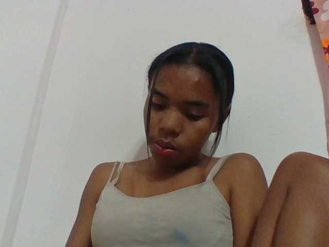 Emelie1a live cam on BongaCams