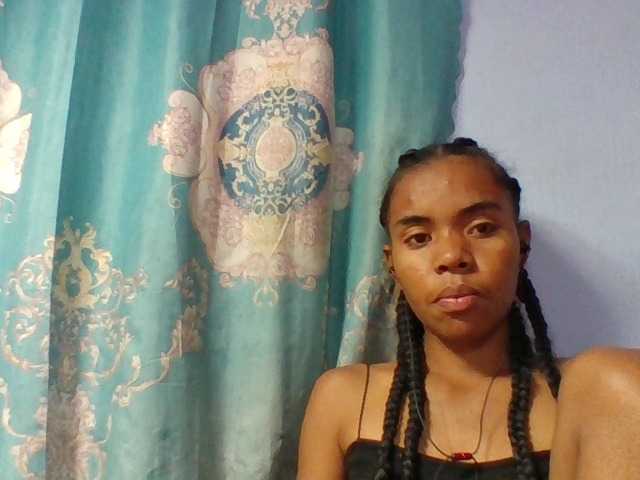 Emelie1a live cam on BongaCams