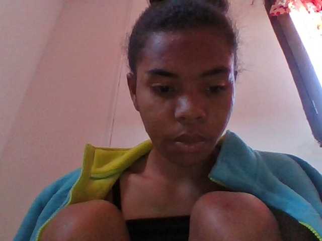 Emelie1a live cam on BongaCams