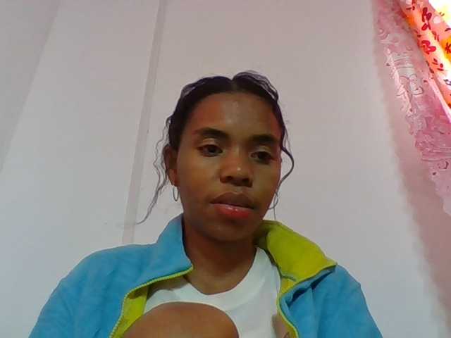 Emelie1a live cam on BongaCams