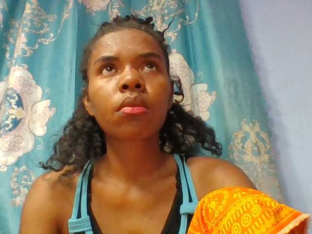 Emelie1a live cam on BongaCams
