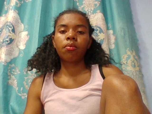 Emelie1a live cam on BongaCams