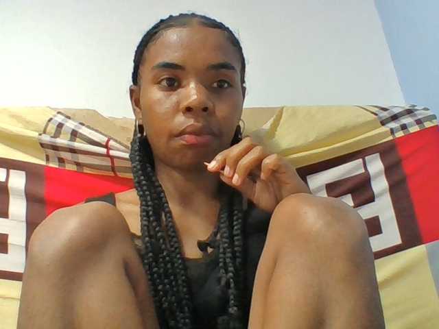 Emelie1a live cam on BongaCams