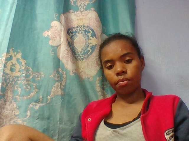 Emelie1a live cam on BongaCams