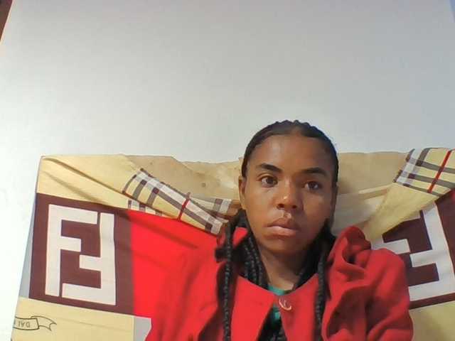 Emelie1a live cam on BongaCams