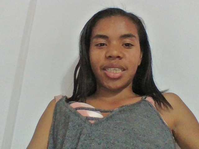 Emelie1a live cam on BongaCams