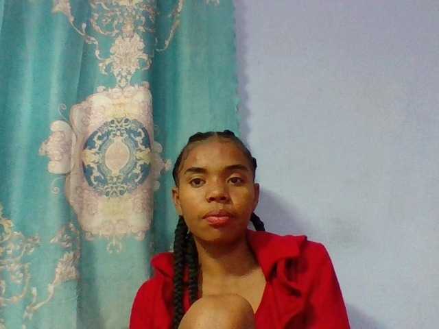 Emelie1a live cam on BongaCams