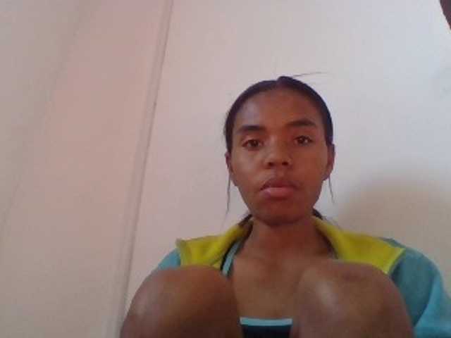 Emelie1a live cam on BongaCams