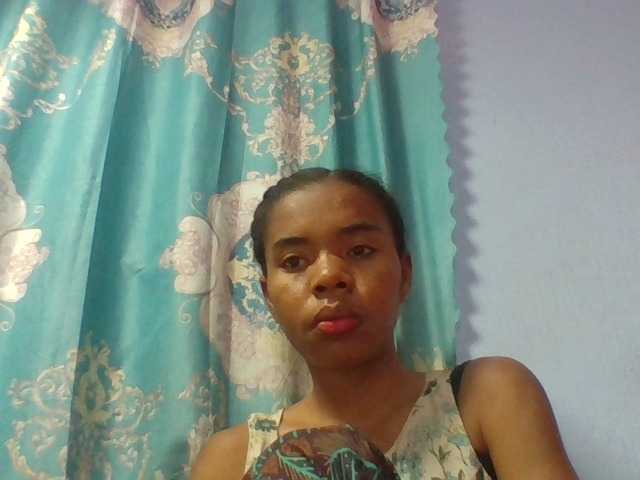 Emelie1a live cam on BongaCams