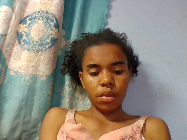 Emelie1a live cam on BongaCams