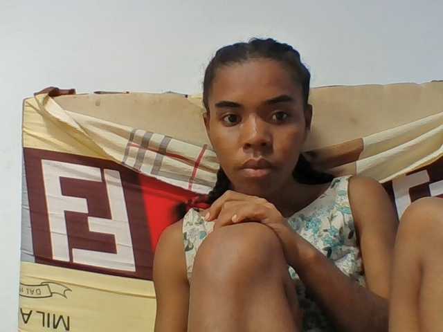 Emelie1a live cam on BongaCams