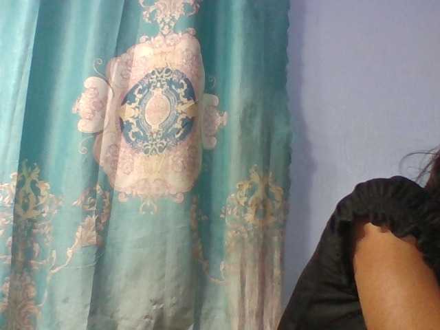 Emelie1a live cam on BongaCams