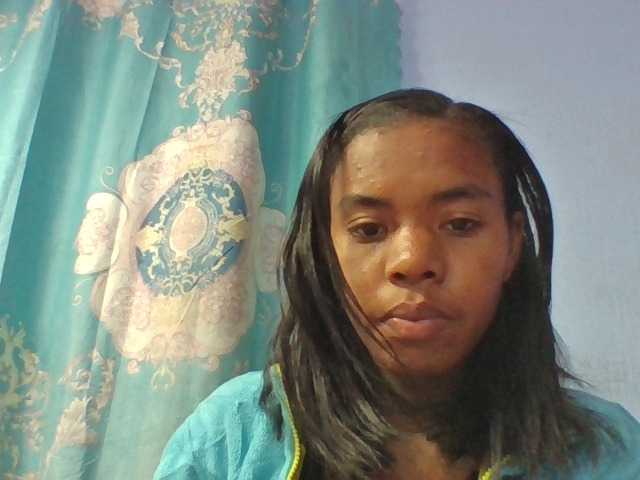 Emelie1a live cam on BongaCams