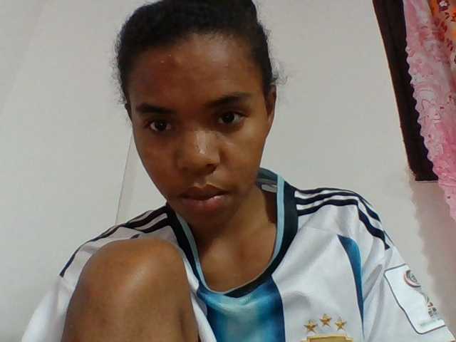 Emelie1a, live now on BongaCams