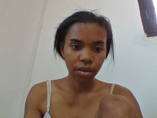 Emelie1a live cam on BongaCams
