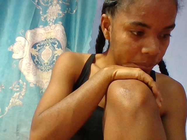 Emelie1a live cam on BongaCams