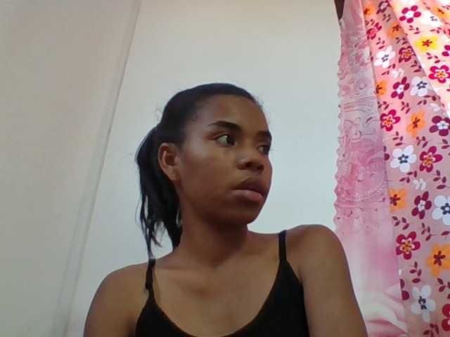 Emelie1a live cam on BongaCams