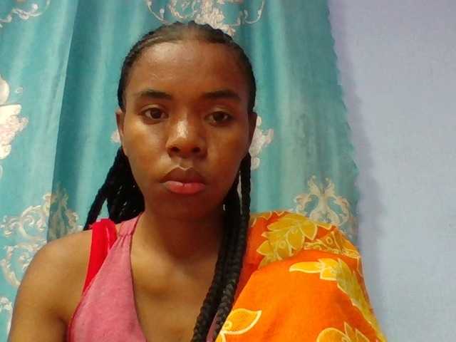 Emelie1a live cam on BongaCams