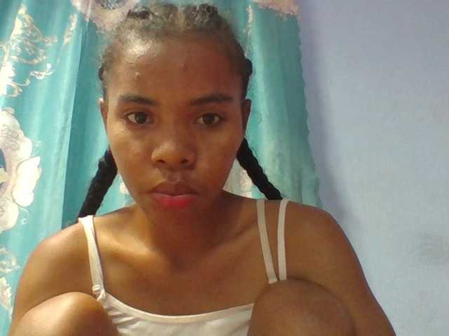 Emelie1a live cam on BongaCams