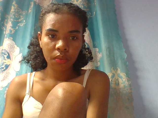 Emelie1a live cam on BongaCams