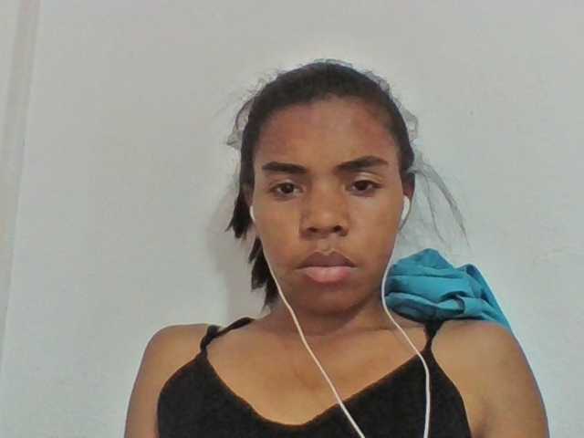 Emelie1a live cam on BongaCams