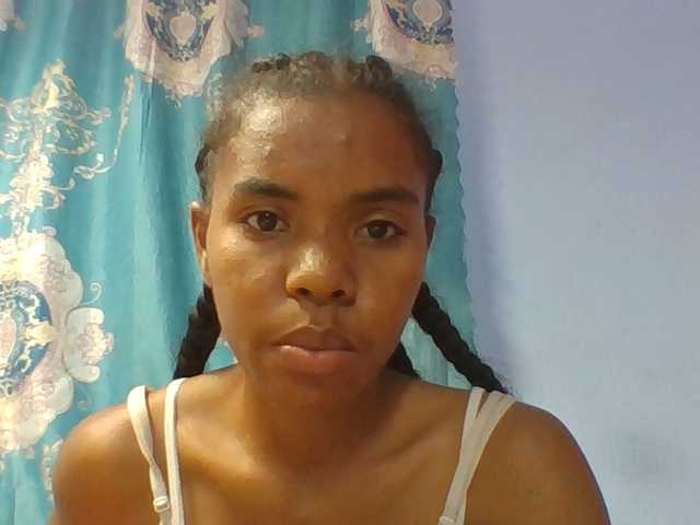 Emelie1a live cam on BongaCams
