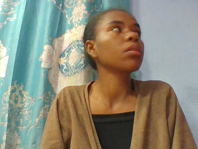 Emelie1a live cam on BongaCams