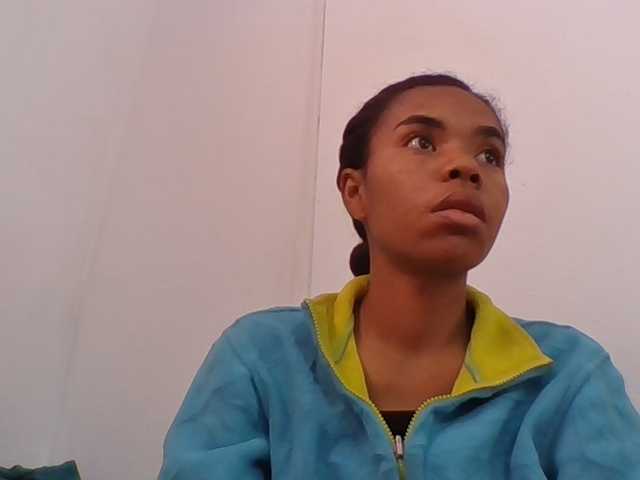 Emelie1a live cam on BongaCams