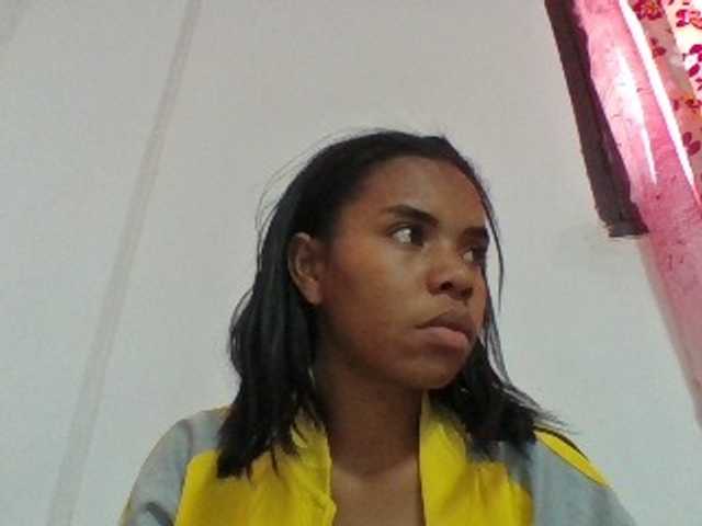 Emelie1a live cam on BongaCams
