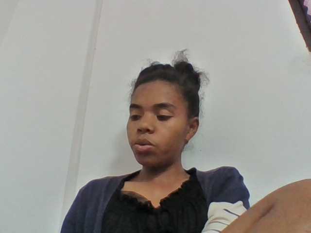 Emelie1a live cam on BongaCams